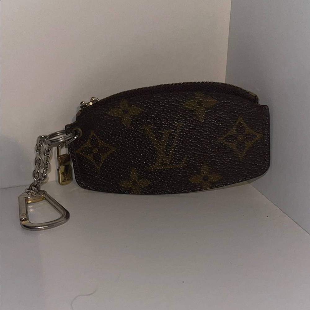 Louis Vuitton Monogram Key Pouch - Picture 7 of 16